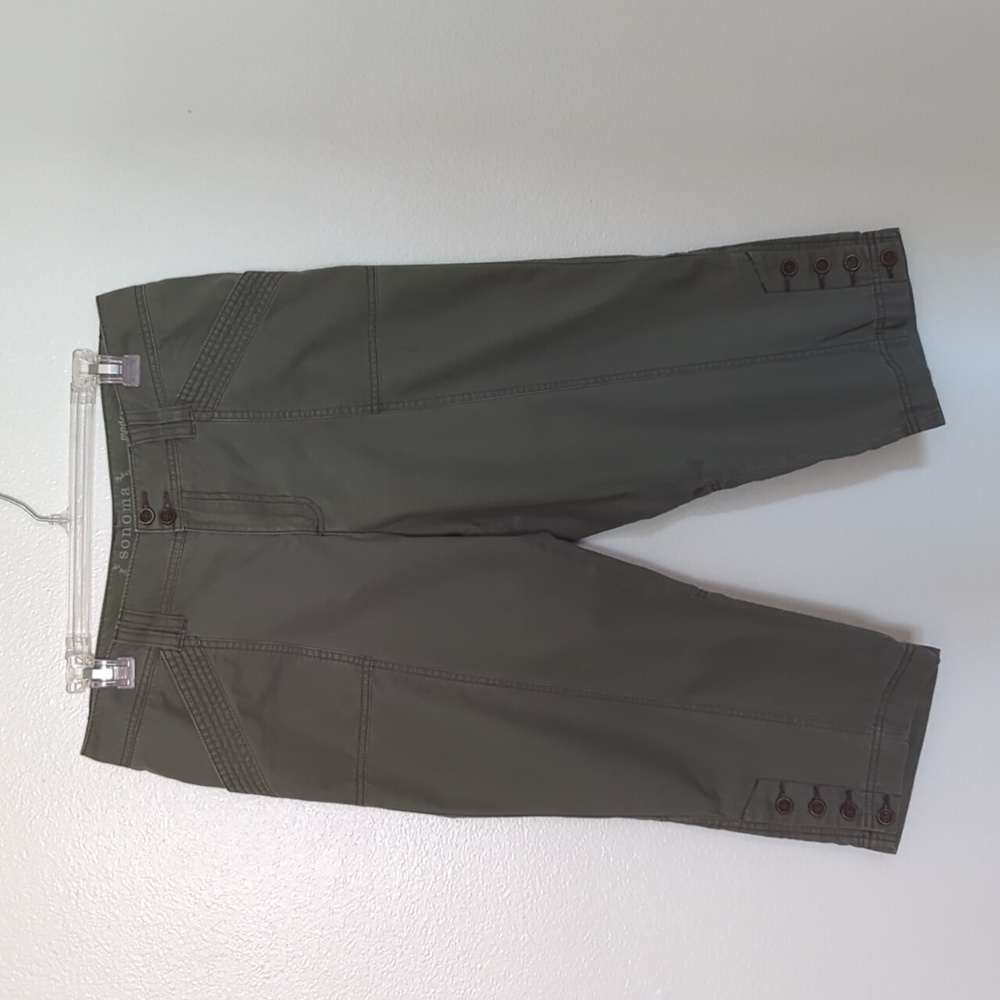 Sonoma Khaki Capris Size 10